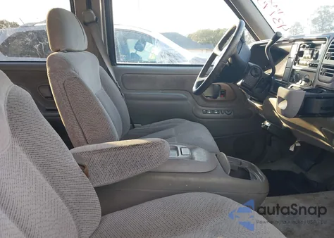 1999 Chevrolet Suburban 1500 Lt from USA, damaged, VIN 3GNEC16R0XG251560